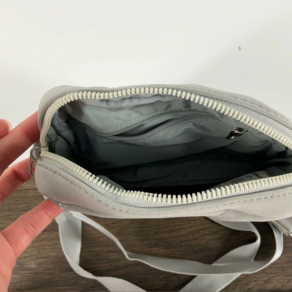 VOORAY Sidekick Gray-Moto Crossbody‎ Bag
